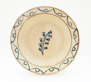 piatto in ceramica pugliese